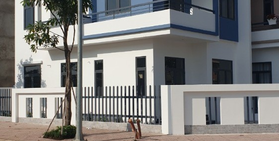 Nhà 1 trệt 2 lầu mới xây, hoàn công trên sổ, liền kề khu công nghệ cao.