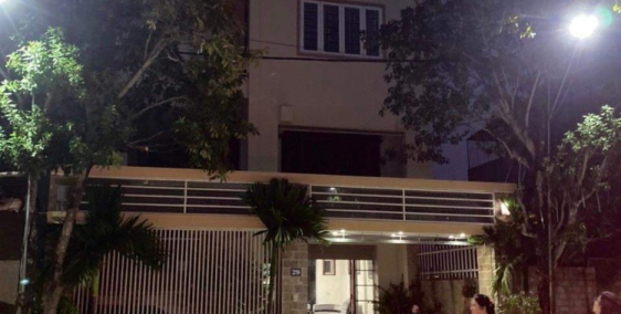 cần bán nhà do nhà rộng quá ở không hết nên muốn sang nhượng