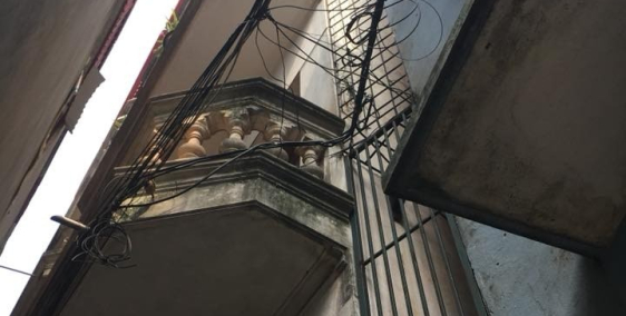 Bán nhà ngõ 135 Núi Trúc giá 2 tỷ, 21m2, MT 3,5m, ngõ gần