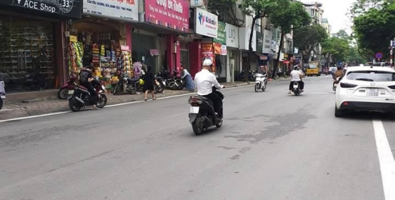 Nóng - Bán Gấp MP  Núi Trúc Chỉ 8 Tỷ, Kinh Doanh Sầm Uất Ngày Đêm không hết khá