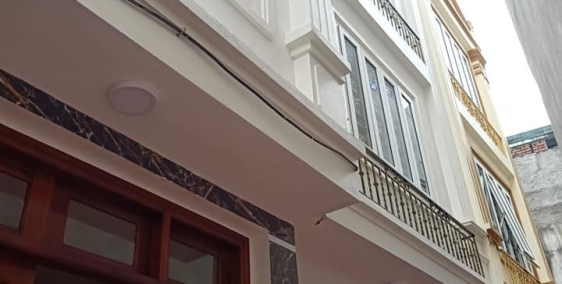 BÁN NHÀ Ở NGÃ TƯ SỞ, CÁCH MẶT PHỐ 20m, NGÕ XE BA GÁC, NỘI THẤT SANG TRỌNG.