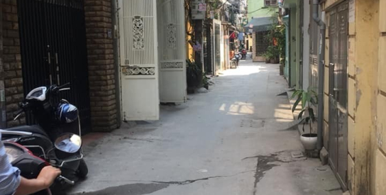 Cần bán gấp căn nhà phố Chùa Bộc để chuyển nhà mới, Giá rẻ chỉ 2,x tỷ.