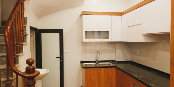 Bán nhà gấp Hồ Đền Lừ 48m2, 5 tầng chỉ 2 tỷ 6