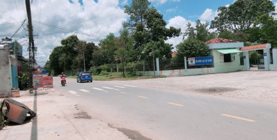 Bán đất xây trọ DT 100m2, thổ cư 100%,giá 700 triệu ngay khu công nghiệp,MT tl8