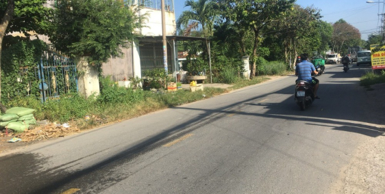 Bán nhà nát giá đất 5x15m, mặt tiền Nguyễn Thị Lắng giá 800 triệu