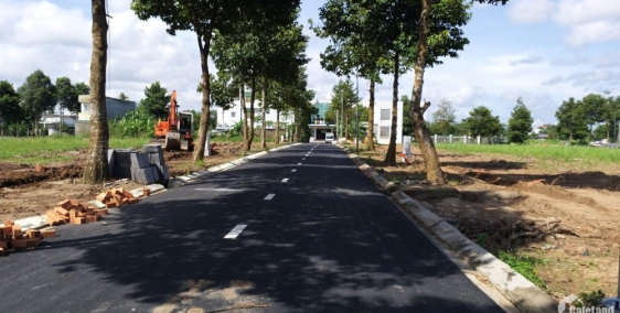 CẦN BÁN GẤP NỀN ĐỐI DIỆN CÔNG VIÊN, NGAY CẠNH CHỢ, SỔ RIÊNG LH 0934. 161. 469