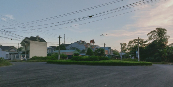 - BÁN NỀN đối diện vòng xoay lớn kdc minh linh phường 5 vĩnh long