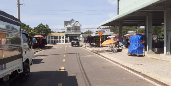 Cần bán gấp lô đất nền gần chợ thổ cư 100% có sổ hồng riêng