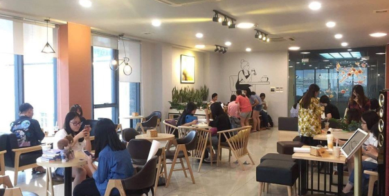 Cho thuê nhà mặt phố Chùa Láng: 110m2, mặt tiền 8m.