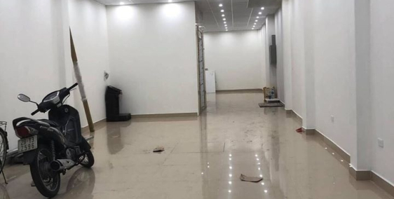 Cho thuê nhà mặt phố Chùa Láng, diện tích 100m2, MT 7m.