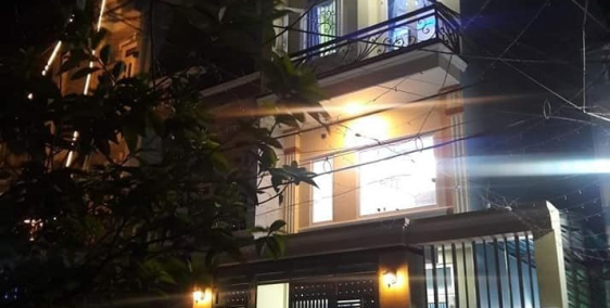 Cho thuê mặt tiền Đinh Tiên Hoàng, Q.1, DT: 4x22m, 3 lầu