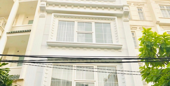 Cho Thuê Nhà MT Trường Sơn P15 Q10.DT: 10X30m/ 3 Tầng. Giá 230 Triệu/Tháng.