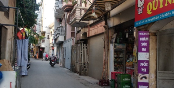 Cho thuê nhà lạc long quân giá 10tr dt nhà 30m ngõ rộng 13m có thể ở luôn