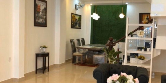 Chia tài sản, bán gấp nhà HXH CMT8 Quận 3, DT 75m2 3 tầng chỉ 13.7 tỷ