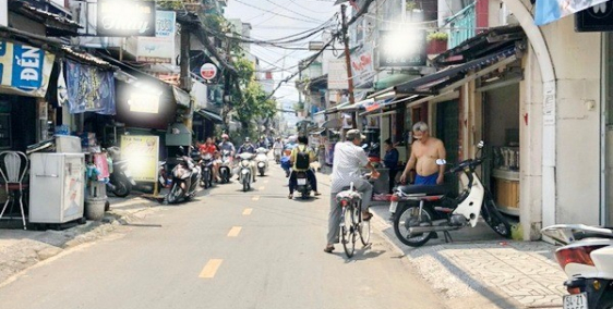 Cho thuê nhà nguyên căn mặt tiền Chợ 200 quận 4.