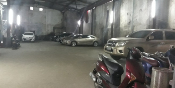 Cho thuê nhà lạc long quân dt15x6 giá 4000$ có hầm để xe rộng có thể vào ở luôn