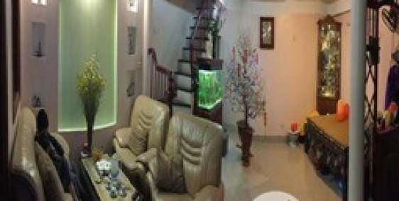 Cho thuê Nhà Nguyên Căn PHẠM VĂN ĐỒNG 4 TẦNG , CHỈ 10tr/Th