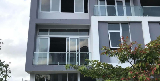 Bán nhà trung tâm Hoàng Quốc Việt - 3 tầng