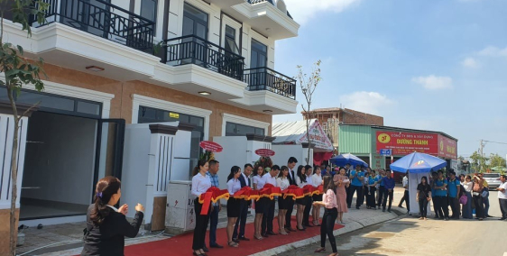 Nhà Gần Chợ Tân Phước Khánh, Nhà 1 Trệt 1 Lầu, Sổ Hồng Riêng, Ngân Hàng 70%.