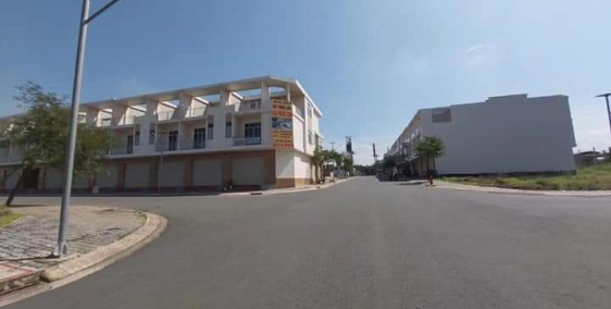 NHÀ NGAY MẶT TIỀN CẦN BÁN GIÁ RẺ CHO KHÁCH, GẦN SÂN BAY LONG THÀNH