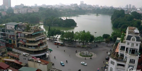 Nhà mặt Hồ Gươm, Hoàn Kiếm ,DT 65m x 7 tầng ,kinh doanh mọi mô hình,k có căn t2