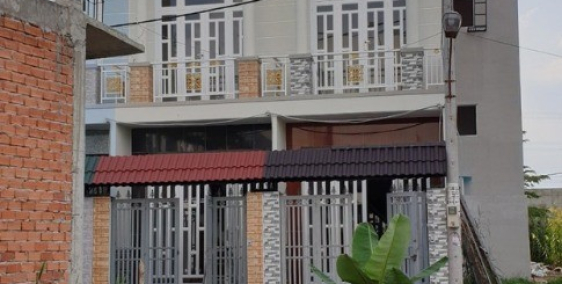 Bán gấp nhà ĐSH 3 căn đường Nguyễn Bình, DT: 3.5x12m