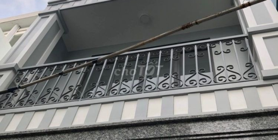 Ngang 4 dài 15 1 trệt 2 lầu sân thượng khu VIP P1