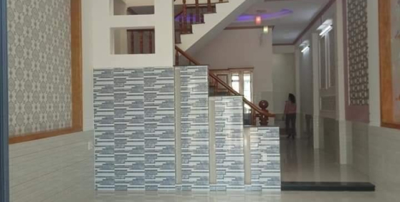 Tôi có căn nhà cần bán gấp, diện tích ngang 4m, dài 20m, sổ hồng, thổ cư 100%.