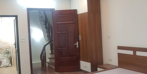 Bán nhà Phố Chùa Bộc, Nhà mới đẹp, ngõ rộng và nông, dt: 34m,4tầng, giá: 3,25tỷ.