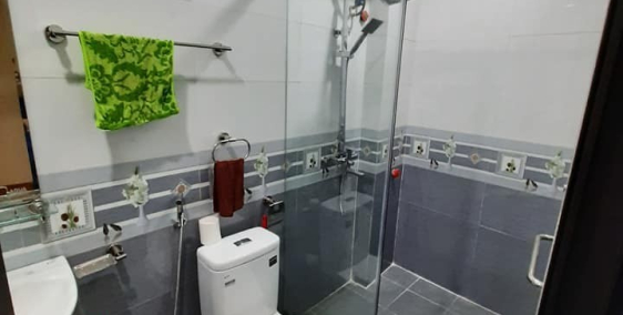 Bán nhà Đê La Thành-Gia chủ tốt–Đất vượng khí–Ngõ 3 gác