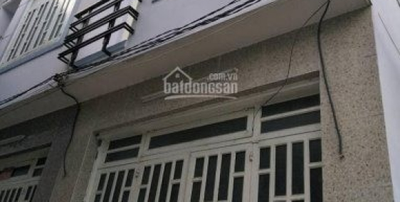 Cần bán nhà 1 trệt 1 lầu gần chợ Hưng Long để chữa bệnh cho bà, giá chỉ 600 tr,