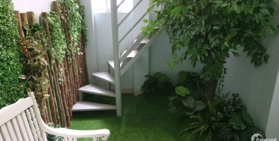 Bán nhà đẹp phố Ngọc Lâm, DT 37m2 mặt tiền 4.2m chỉ 2.8 tỷ.