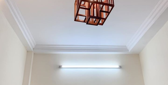 Bán nhà ngõ 298 Ngọc Lâm giá 3.6 tỷ, 41mx4 tầng, oto vào, ở luôn