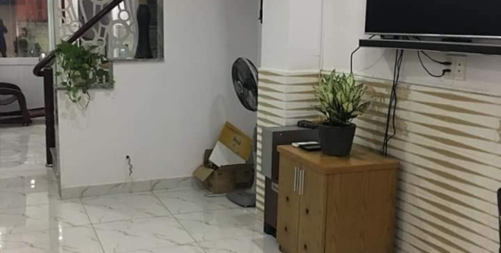 chính chủ bán gấp nhà Quận 1, 3 tầng , giá 2,2 tỷ.