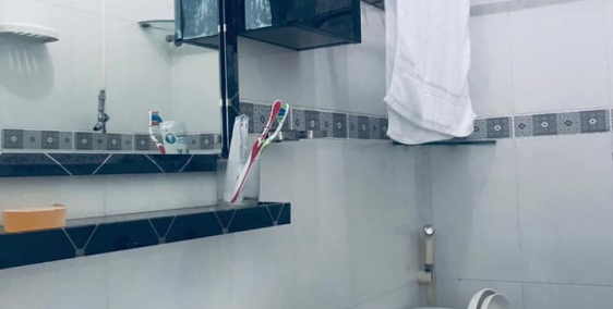 Nhà đẹp kinh doanh tốt trung tâm Bến thành, Quận 1, dt 23m2, 2 lầu, 2wc.