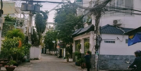 Hẽm sát đường Lạc Long Quân 4 x 12 giá 4.95 tỷ P. 10 Q.11.