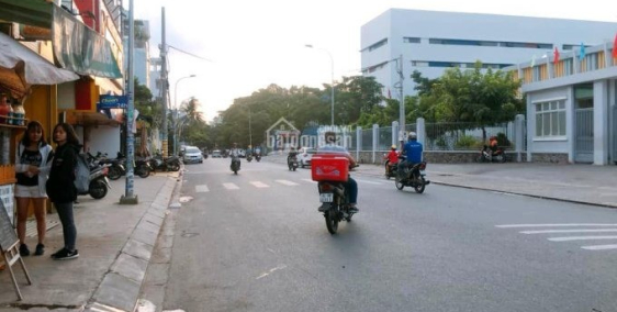 Chính chủ bán nhà Quốc Hương, Phường Thảo Điền, quận 2, DT: 6x20m, giá 8,7 tỷ