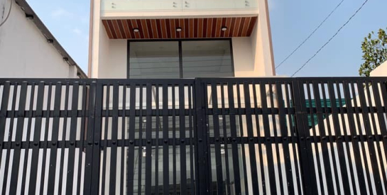 cuối năm cần bán gấp nhà ngộp, mặt đường kinh doanh cực tốt.