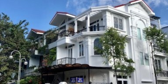 Bán nhà Hoàng Quốc Việt 3 tầng 3 phòng ngủ