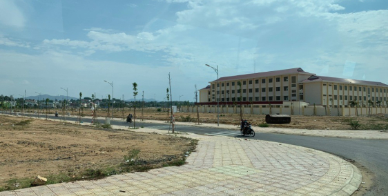 Cần Tiền Bán Gấp Lô Đất Mặt tiền Đường Hùng Vương, GIá: 469tr LH: 0825 043 043