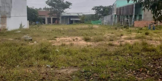 Cần bán lô đất giá rẻ nằm ngay khu trung tâm Thương Mại