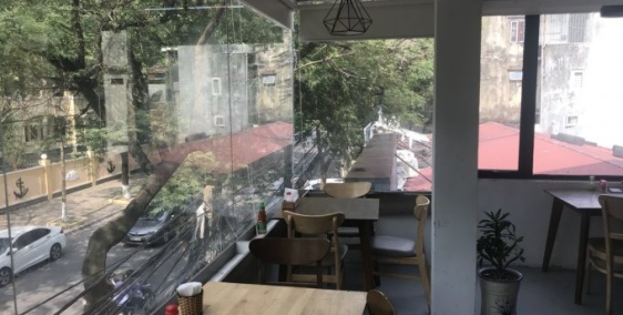 Cho thuê mặt bằng hiếm phố Điện Biên Phủ MT: 5,5m nhà 3 tầng vỉa hè rộng rãi.