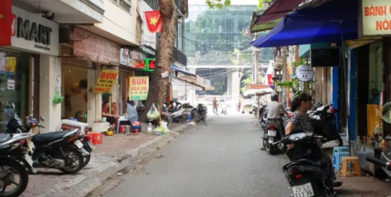 Bán nhà mặt phố Cát Linh, 40m x 4 tầng, mặt tiền 6m, giá 13,5 tỷ