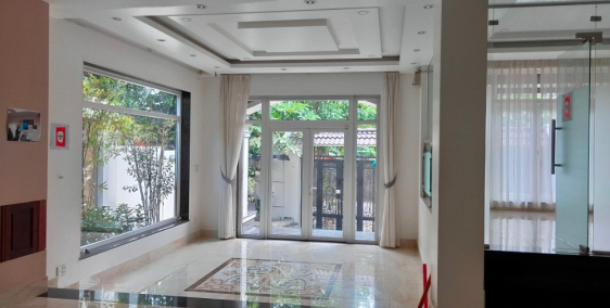 Cho thuê mặt bằng tầng trệt, mặt tiền đường Q.2 200m2