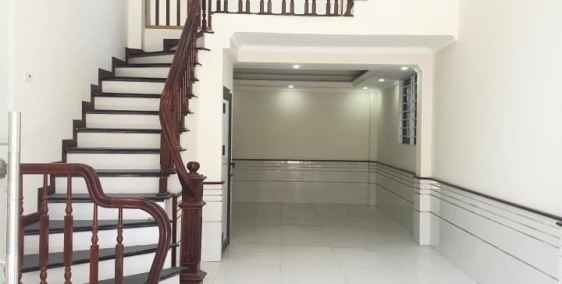 Bán nhà Mặt ngõ 147 Yên Hòa giá 3.1 tỷ, 30mx5 tầng, ngõ nông