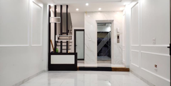 Bán nhà Mặt ngõ 95 Bạch Đằng giá 2.7 tỷ, 26mx5 tầng, oto cách 10m, ở luôn