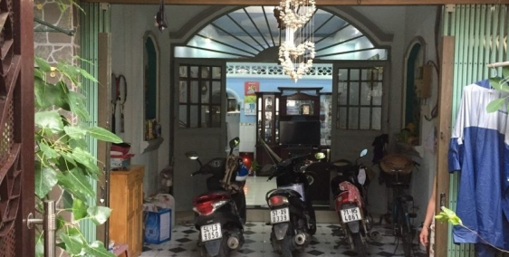 Kẹt tiền bán gấp nhà riêng, vô ở ngay, tặng luôn nội thất đang dùng