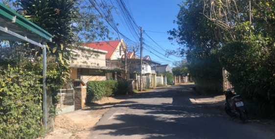 Lô mặt tiền, ngay trung tâm, trục đường sầm uất của Đà Lạt . Kinh doanh xây Hote