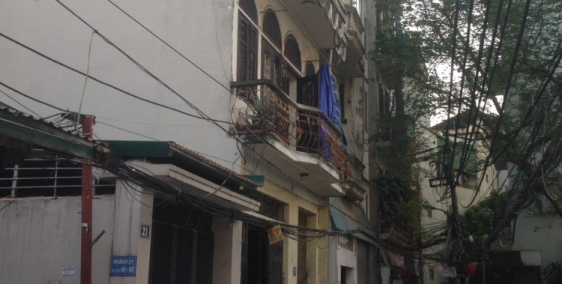 Cho thuê nhà riêng làm nơi giao dịch bán hàng và chưa hàng hoặc làm cửa hàng