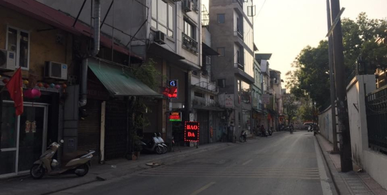 Cần bán nhà cũ 2 tầng  chính chủ mặt phố Ngọc Hà